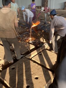 1 TOGGLE PLATES POURING PROCESS (1)