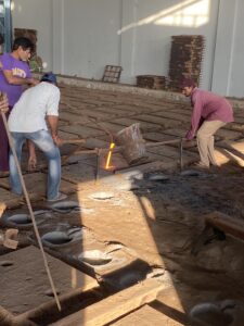 2POURING OF TOGGLE PLATES (3)